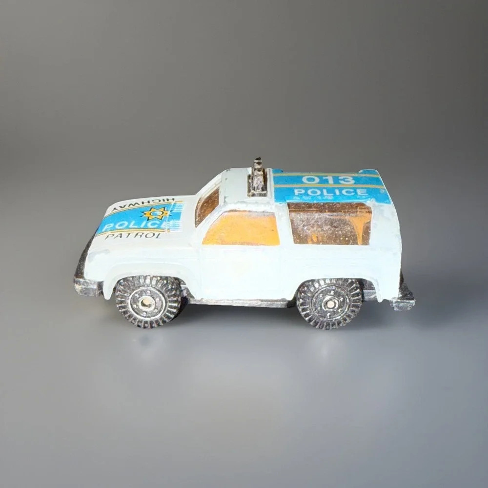 Pioneer Down Town Patrol Ford‎ Bronco II Diecast Police SUV 1:64
